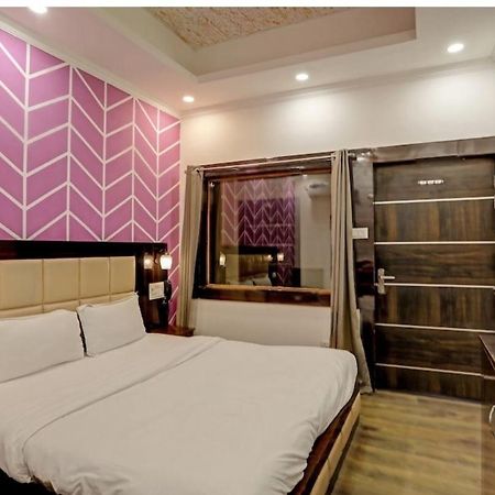 Madpackers Khajuraho Hostel Exterior photo