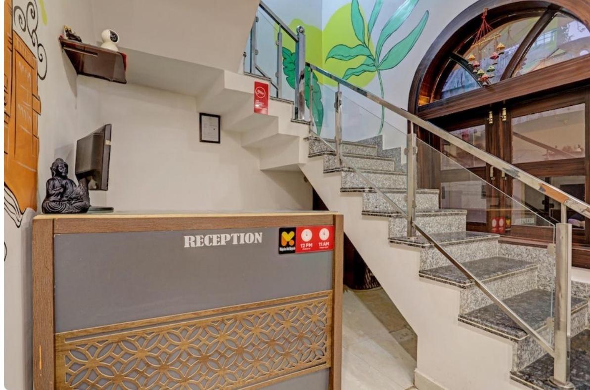 Madpackers Khajuraho Hostel Exterior photo