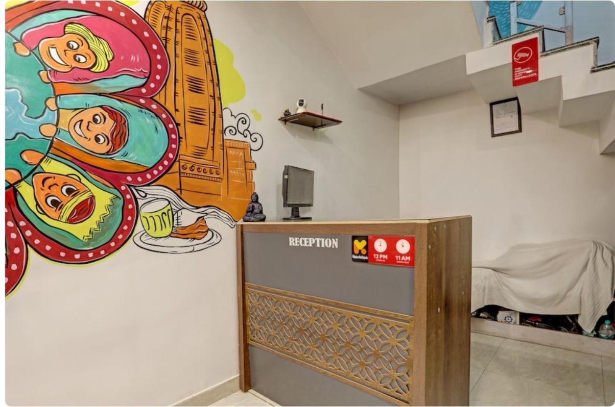 Madpackers Khajuraho Hostel Exterior photo