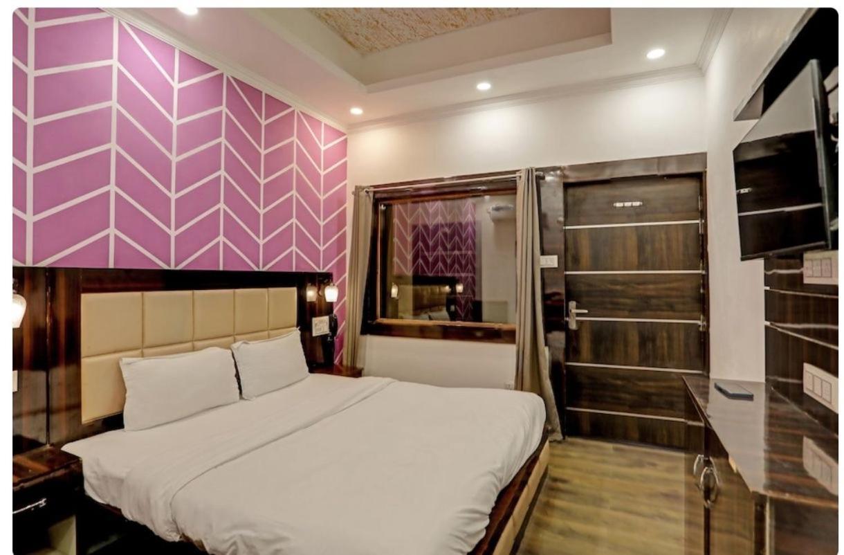 Madpackers Khajuraho Hostel Exterior photo